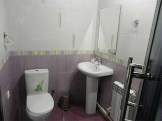 Гостиница Артик Воронеж Двухместный номер с 1 двуспальной кроватью и общей ванной комнатой-4